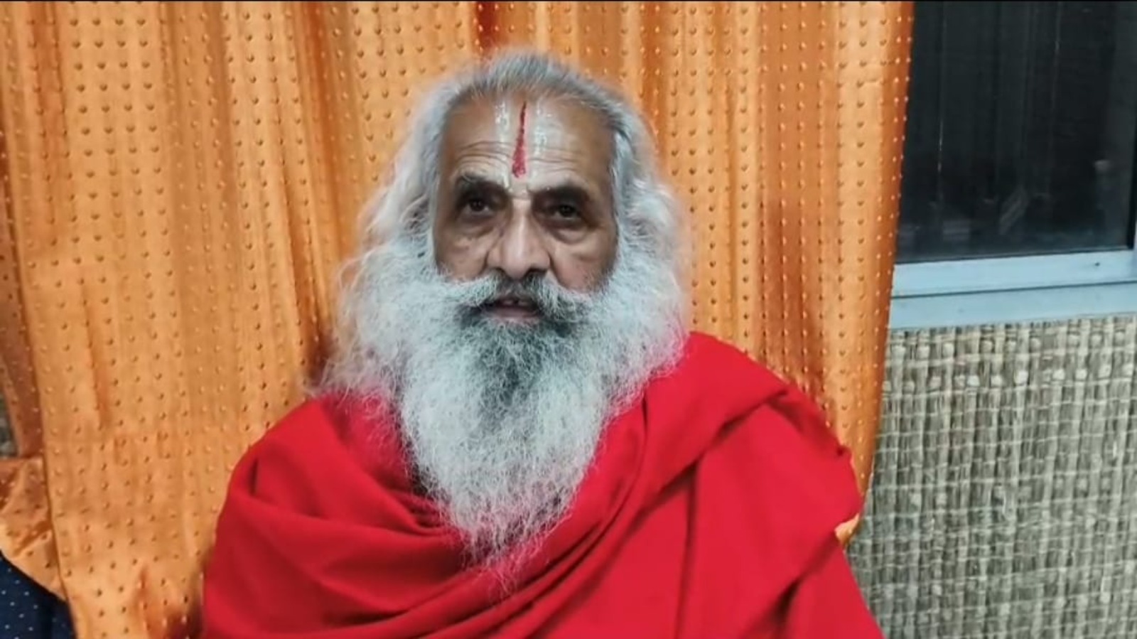 कुंभ मेले की तैयारियों को लेकर मेलाधिकारी सोनिका की कार्यशैली की बाबा हठयोगी ने की सराहना