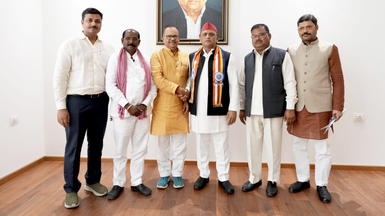 बीजेपी को बड़ा झटका: प्रदीप पांडेय समेत तीन नेता सपा में शामिल