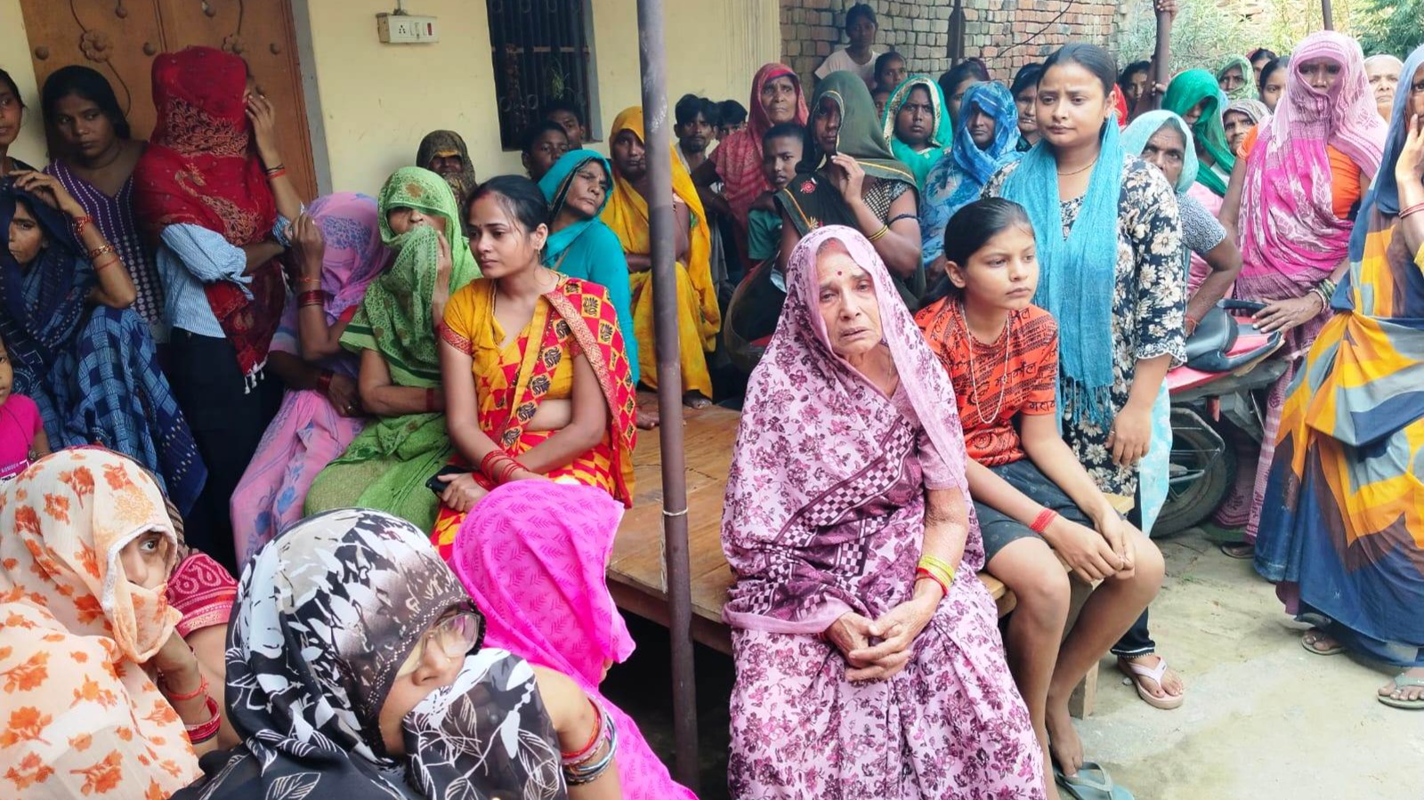 फंदे से लटकता मिला पंचायत मित्र का शव, संदिग्ध मौत से हड़कंप