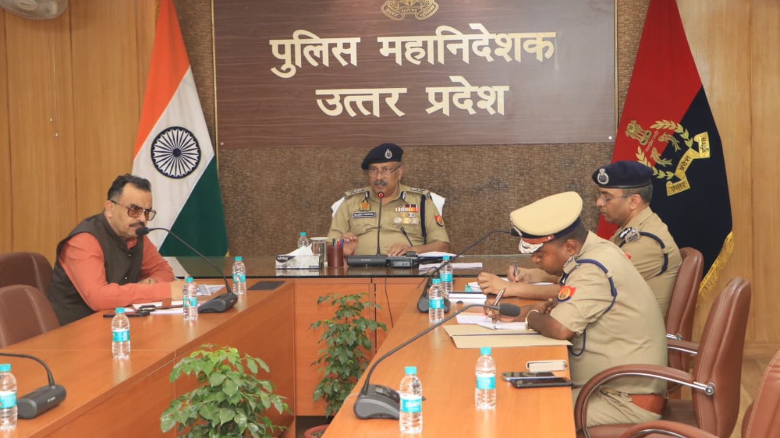 यूपी में जनशिकायतों में लापरवाही बर्दाश्त नहीं: डीजीपी