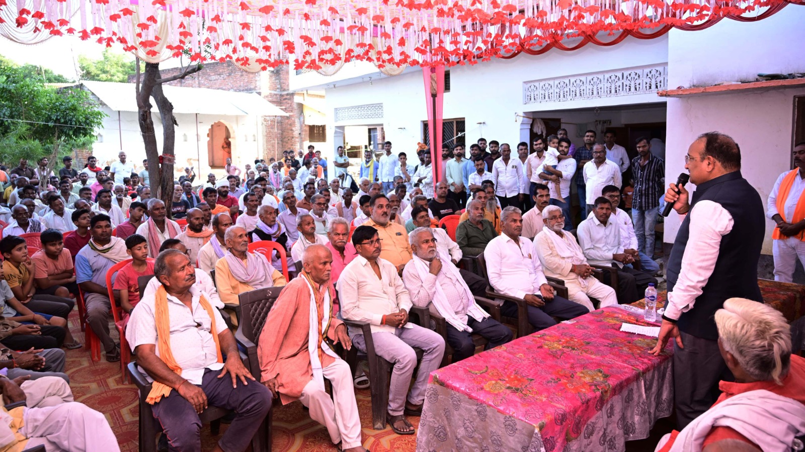 विभिन्न क्षेत्रों एवं धार्मिक स्थलों का मंत्री दिनेश प्रताप सिंह ने किया भ्रमण