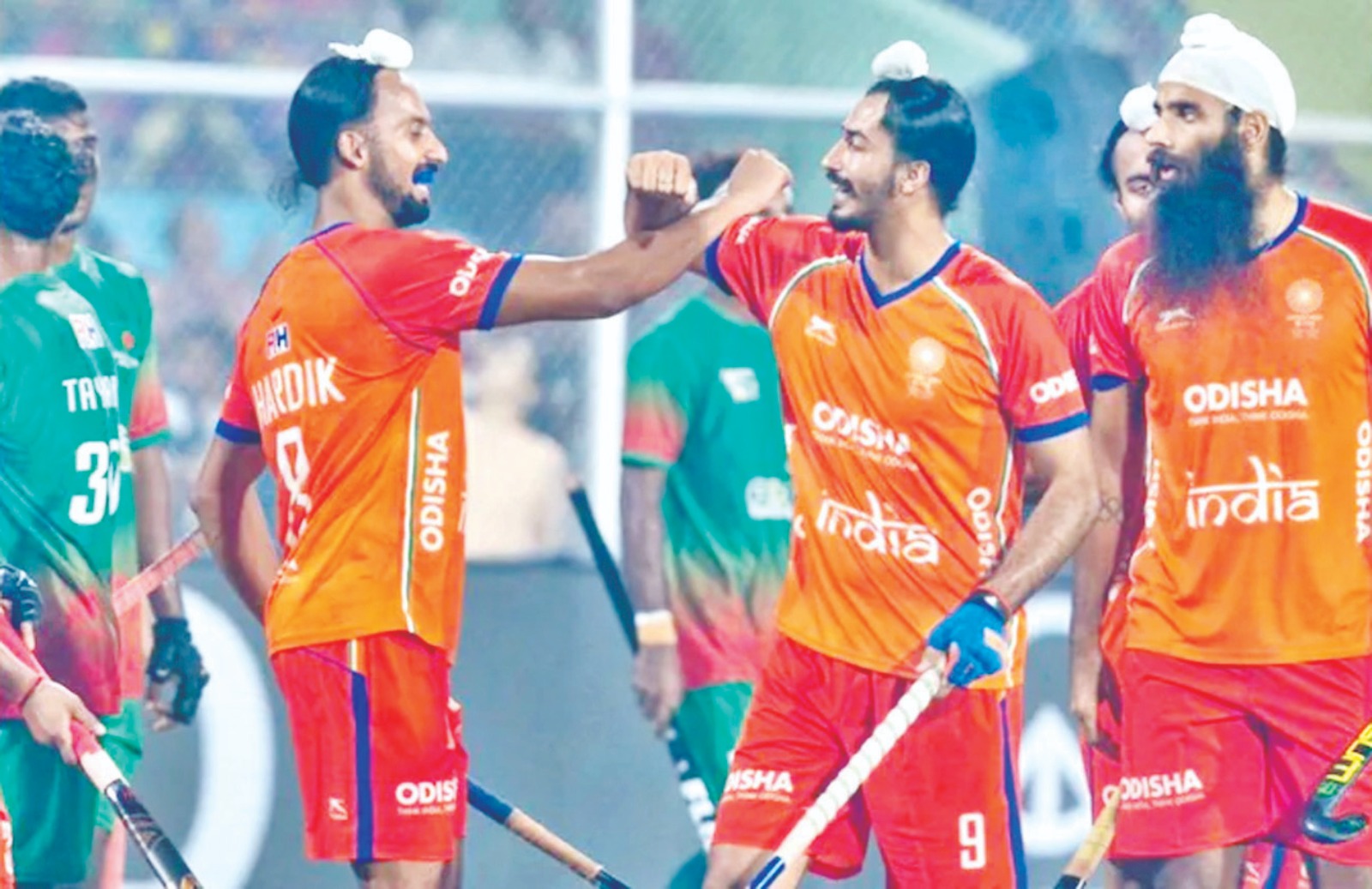 मनदीप सिंह की शानदार हैट्रिक की मदद से पांच बार के चैंपियन भारत ने बांग्लादेश को 13-0 से रौंदा