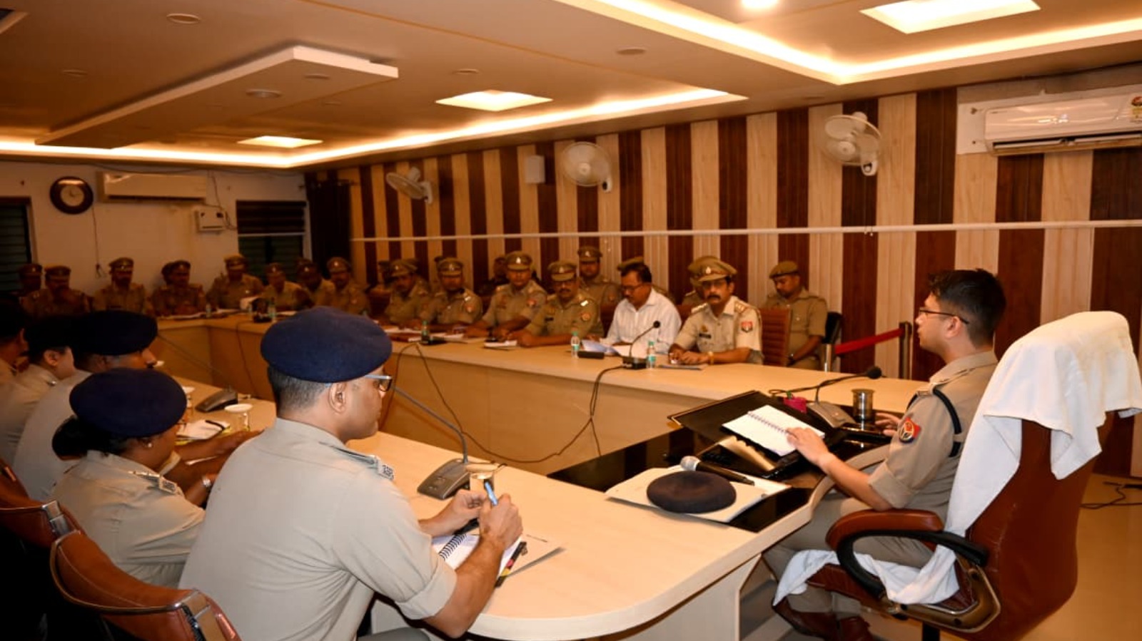 अपराध नियंत्रण में लापरवाही बर्दाश्त नहीं, लंबित मामलों का करें समयबद्ध निस्तारण : एसपी