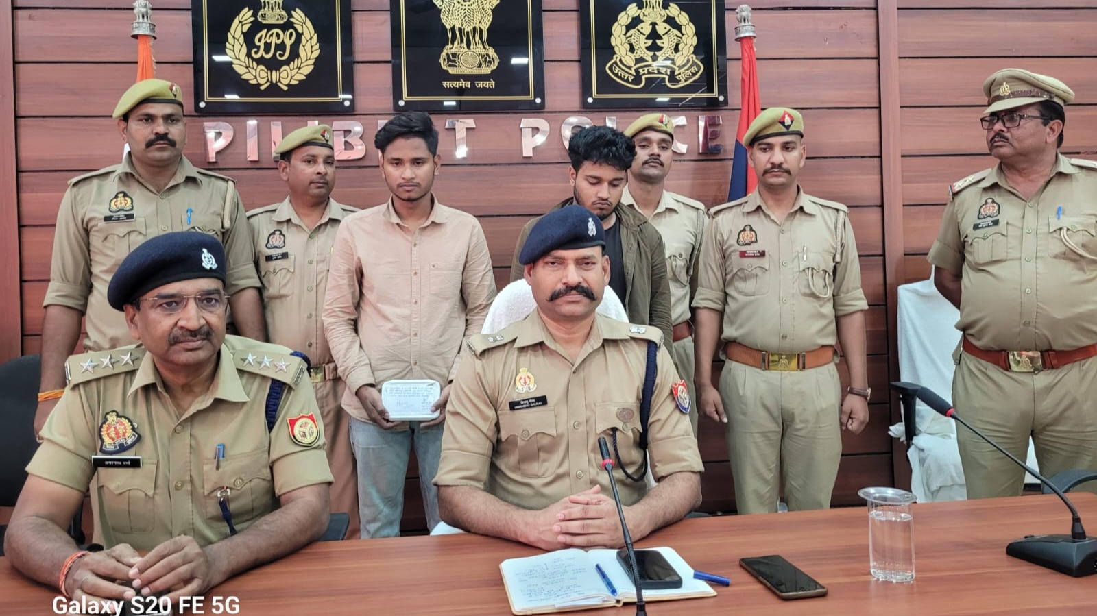 बुजुर्ग महिला से लूट करने वाले बीबीए के दो छात्र गिरफ्तार