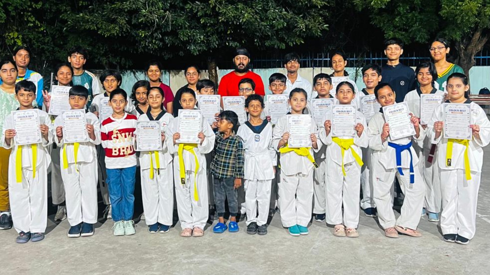 यश ताइक्वाण्डो अकादमी के खिलाड़ियों को मिलीं कलर बेल्ट और प्रमाण पत्र