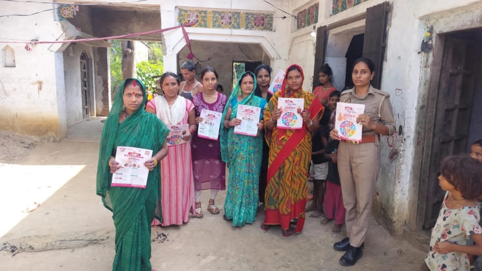 पुलिस अधीक्षक के निर्देश पर पुलिस द्वारा समस्त थाना क्षेत्रांतर्गत "मिशन शक्ति अभियान फेज-6.0" के तहत महिलाओं एवं बालिकाओं को किया गया जागरूक