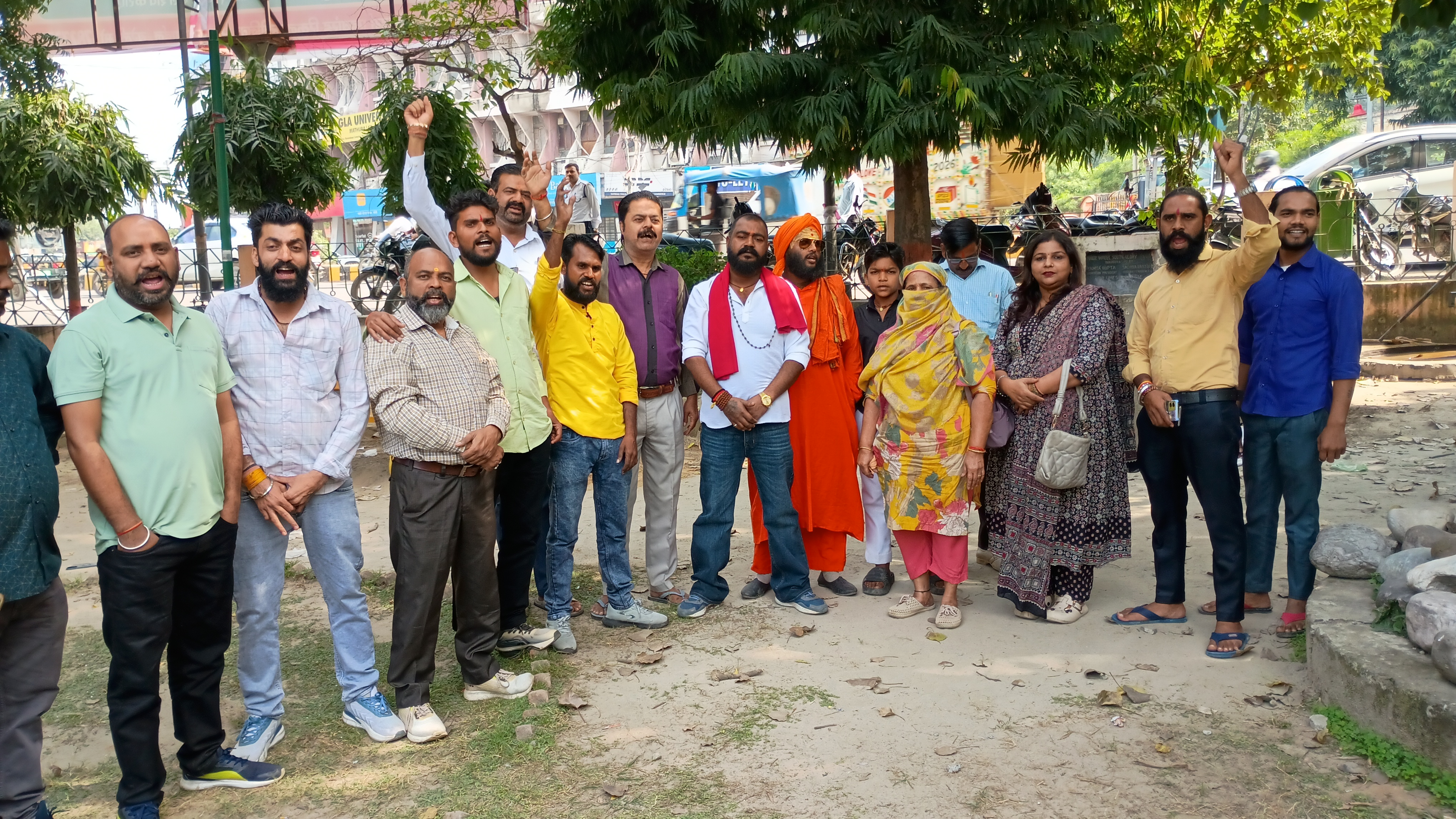 सिपाही पर 11 लाख रुपये हड़पने और मकान पर कब्जा करने का आरोप, कार्रवाई की मांग