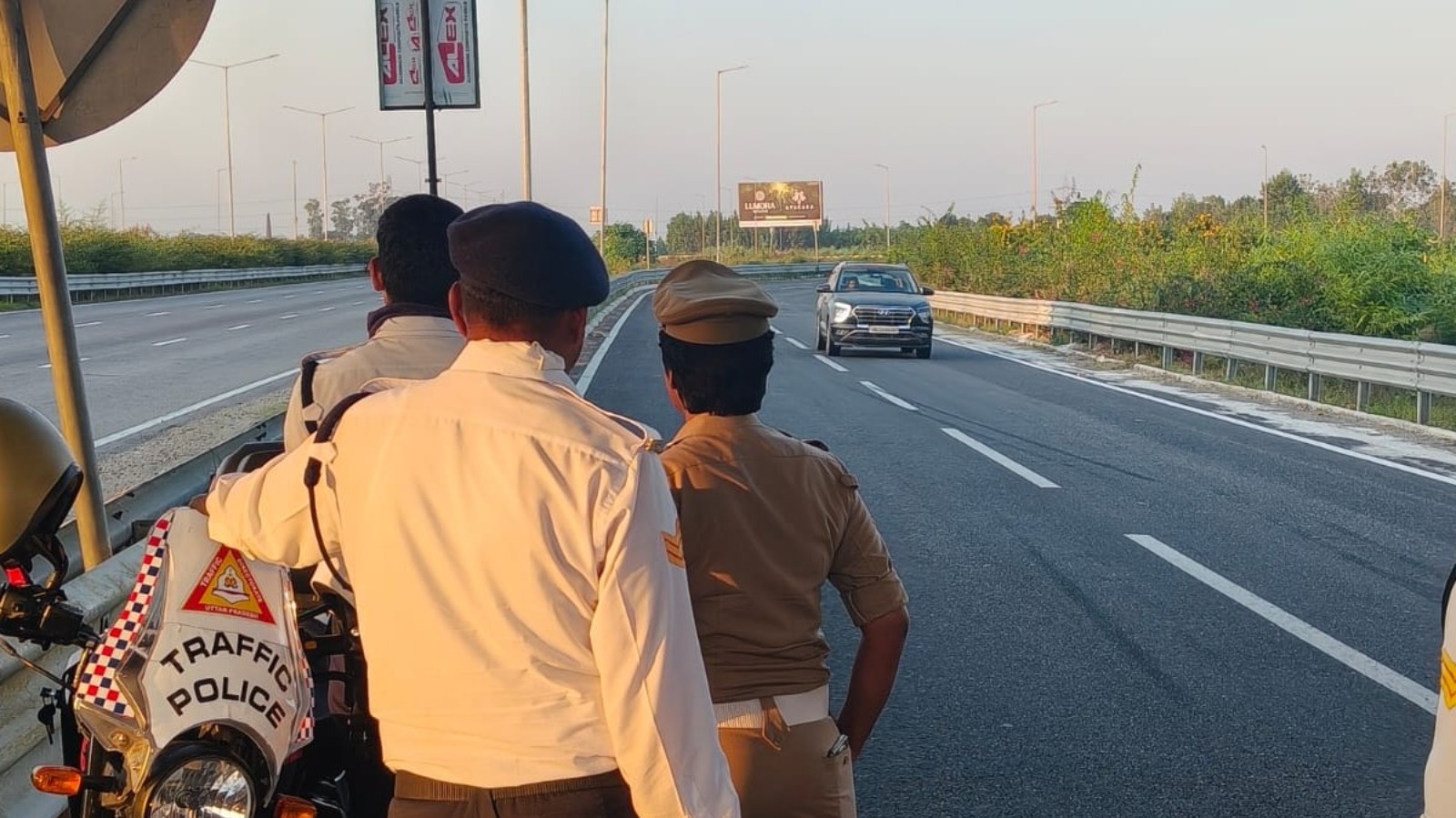 यूपी के एक्सप्रेसवे व हाईवे पर चला 'ऑपरेशन सेफ स्पीड'