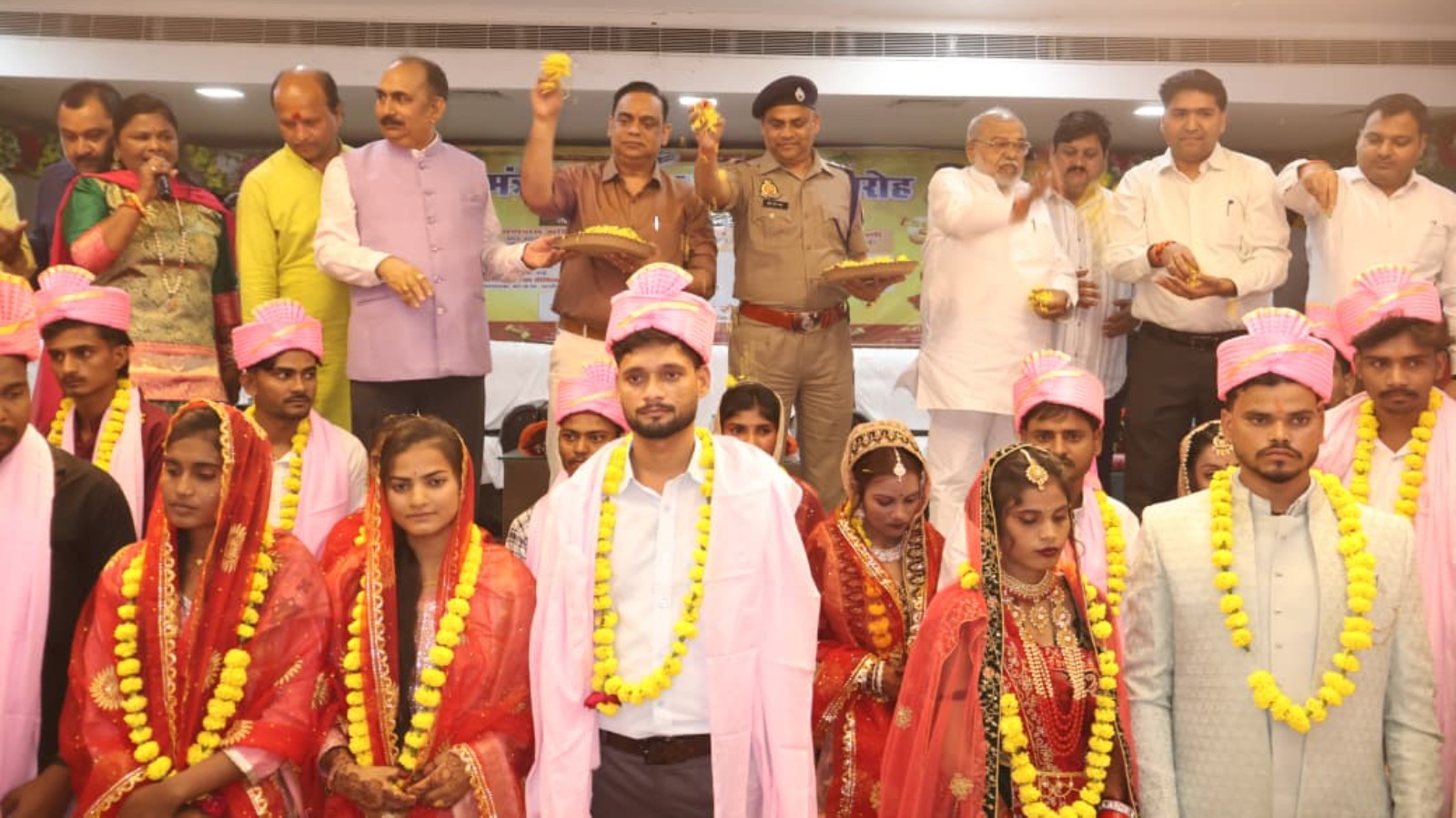 मुख्यमंत्री सामूहिक विवाह योजना के तहत 76 जोड़ों ने थामा एक-दूजे का हाथ