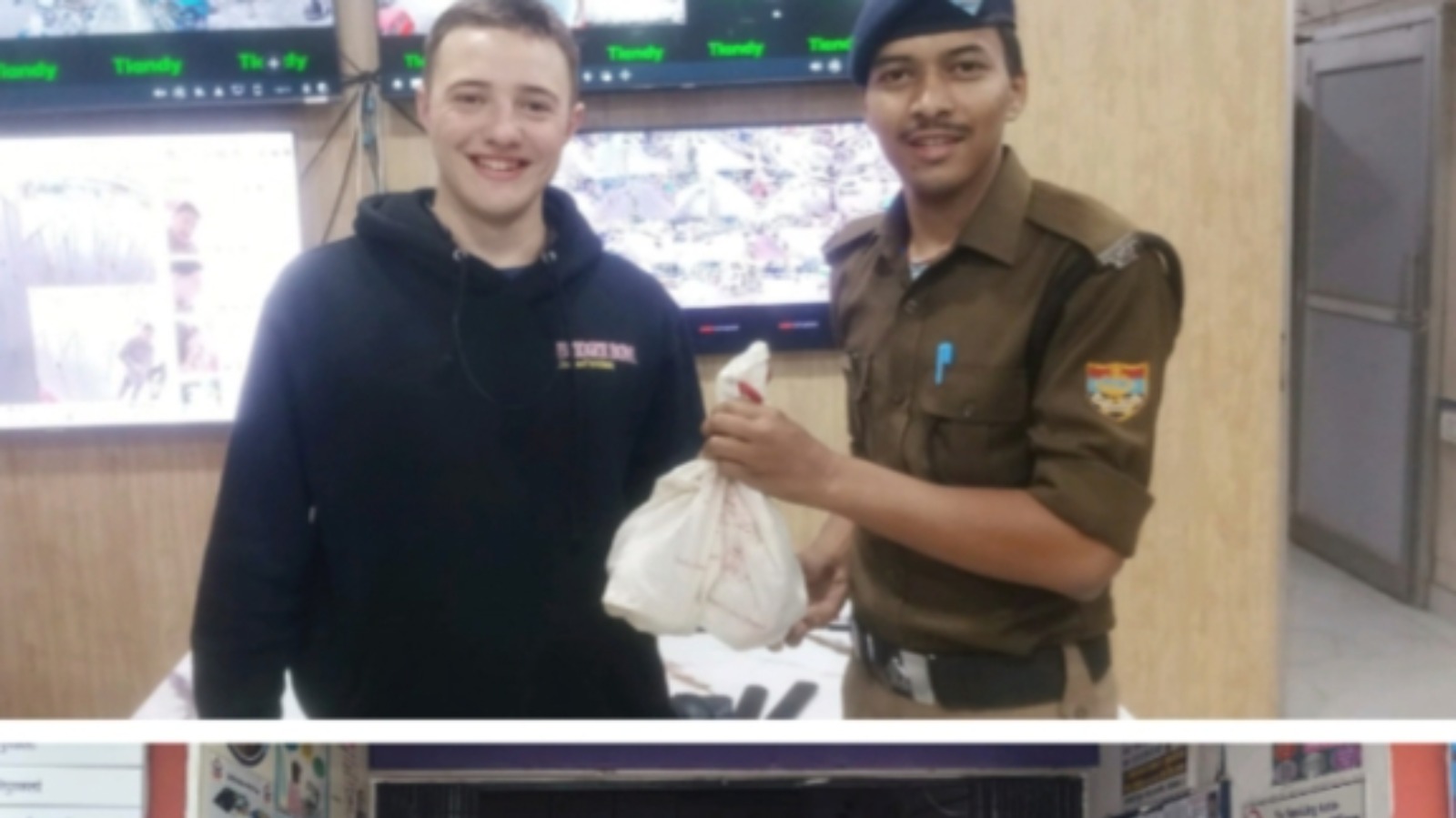 पर्यटकों के खोये कीमती बैग ढूंढकर पुलिस ने लौटाए
