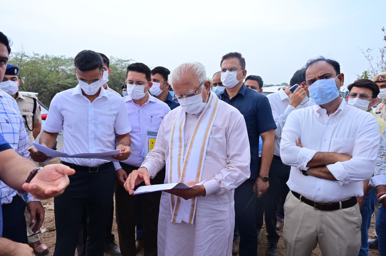 बंधवाड़ी कचरा प्लांट का दौरा कर केंद्रीय मंत्री मनोहर लाल ने दिए सख्त निर्देश, एक साल में साइट साफ करने का लक्ष्य