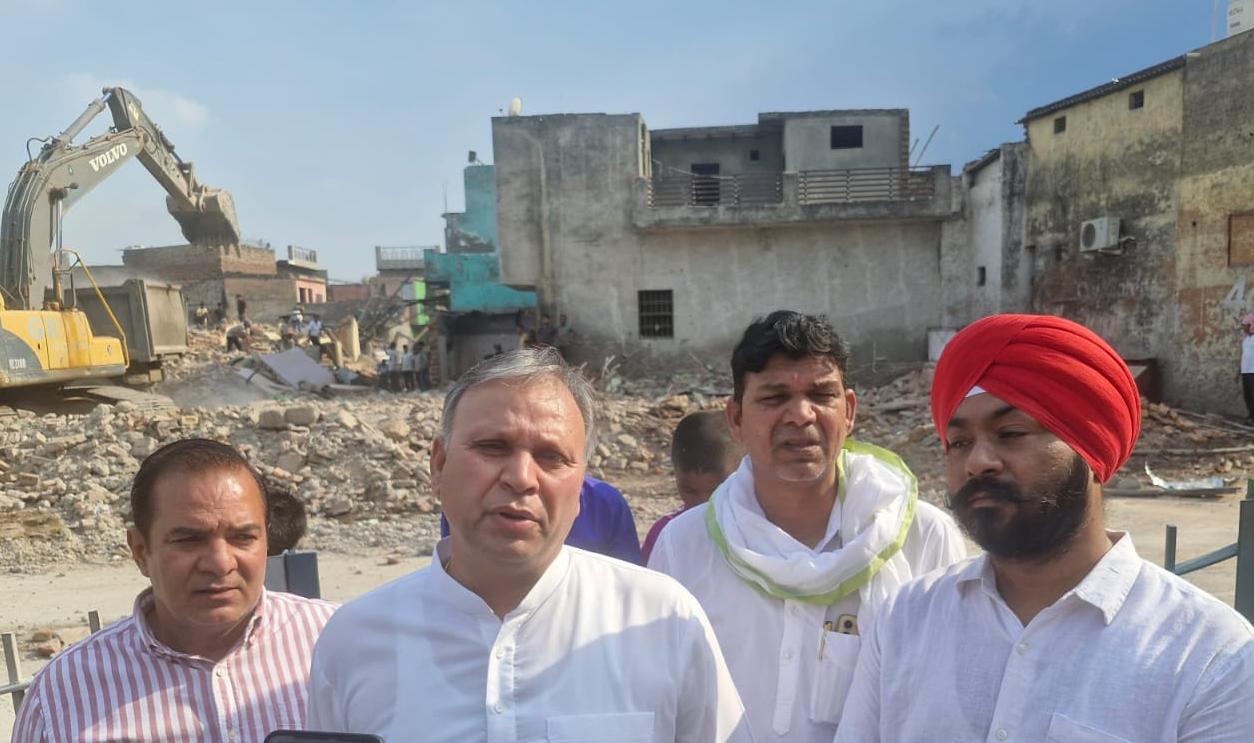 मंदिर और मस्जिद पर रात में हुई कार्रवाई शर्मनाक, लोगों को नहीं मिला तैयारी का समय: विजय प्रताप सिंह