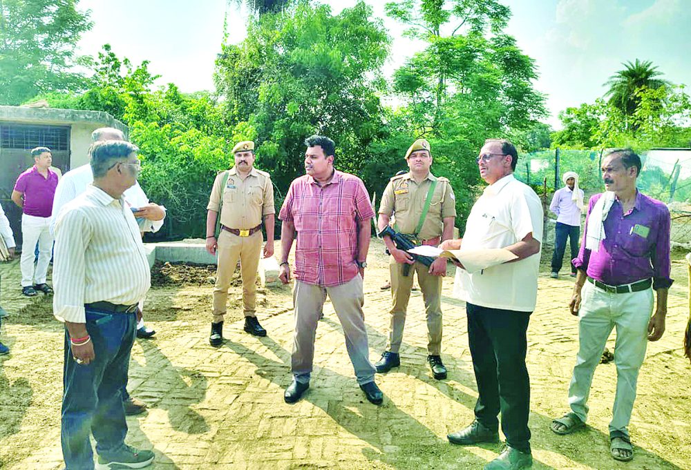 डीएम का गौशाला पर बड़ा एक्शन: सचिव निलंबित बीडीओ-सीवीओ से जवाब तलब, प्रधान को नोटिस