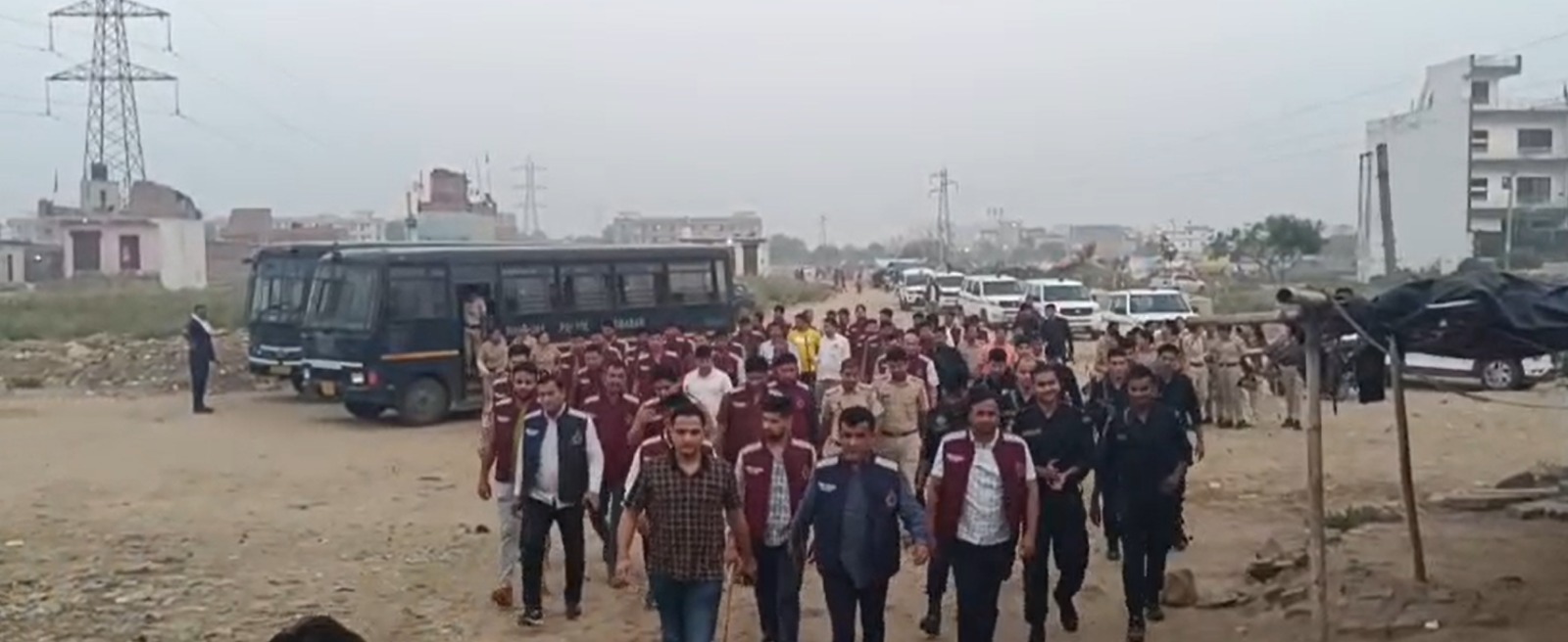 नशा तस्करों के खिलाफ फरीदाबाद पुलिस का बड़ा सर्च ऑपरेशन, 100 पुलिसकर्मी रहे तैनात