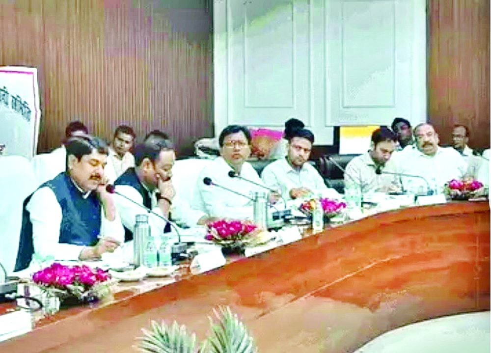 जब उखड़ गए सपा सांसद, अफसरों को पढ़ा डाला प्रोटोकॉल का पाठ