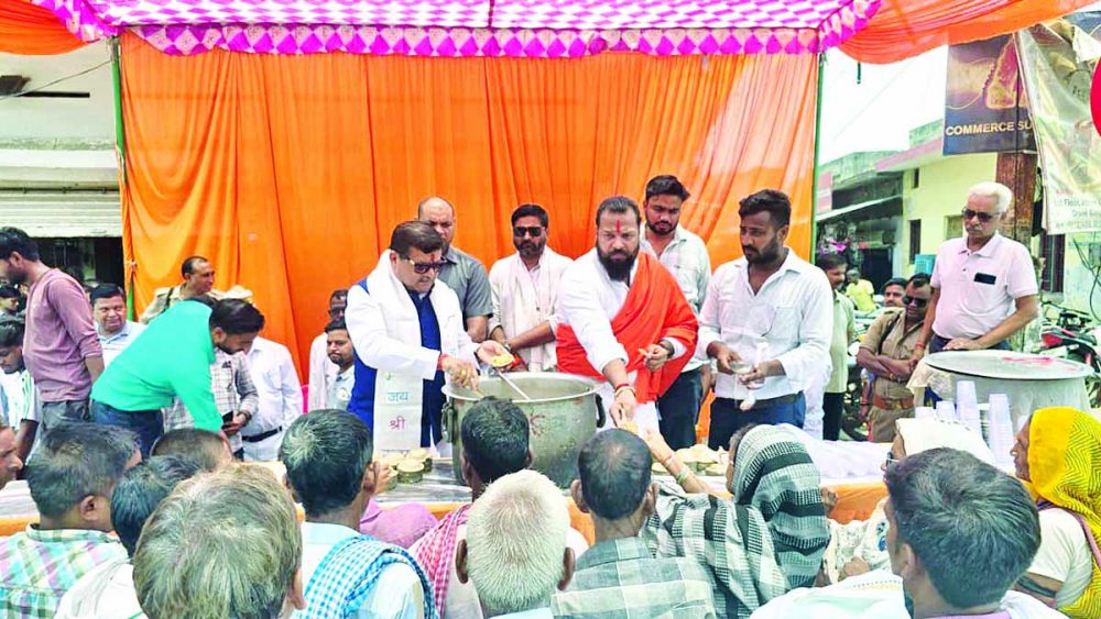 योगी के जन्मदिवस पर जनपद में सेवा, सम्मान और उत्सव की धूम