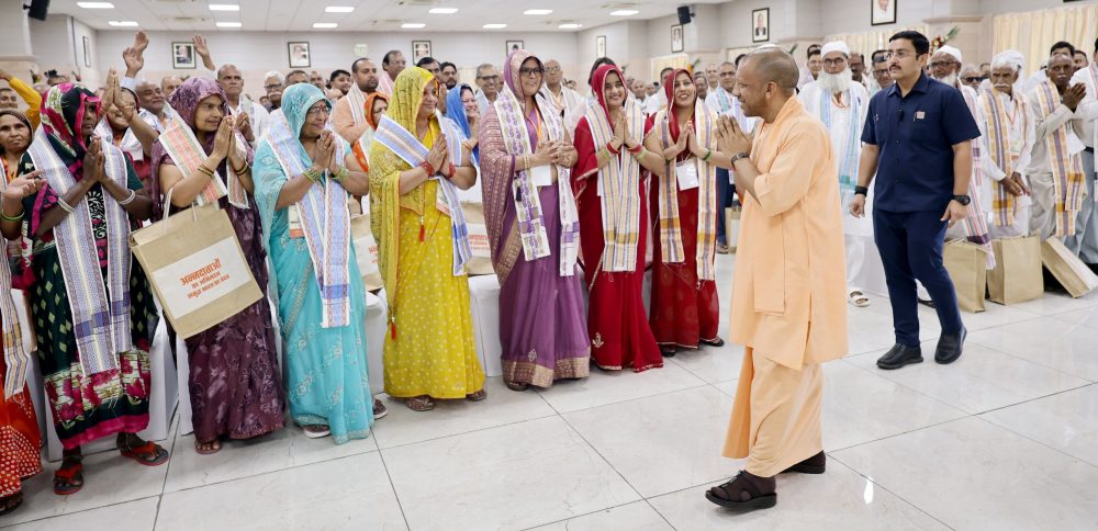 अब ‘कुबेर’ भी आना चाहते हैं जेवरः योगी