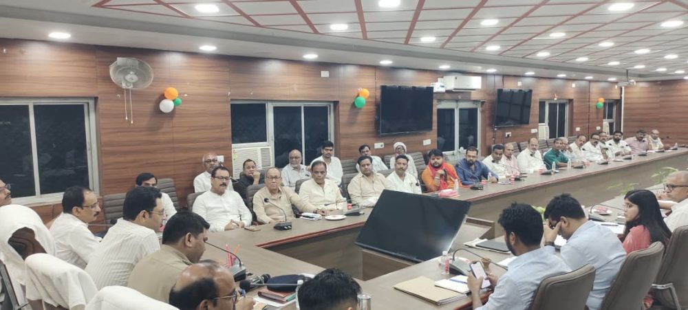 मुहर्रम को शांतिपूर्ण एवं सौहार्दपूर्ण वातावरण में संपन्न कराने हेतु जिला शान्ति समिति की बैठक हुई आयोजित