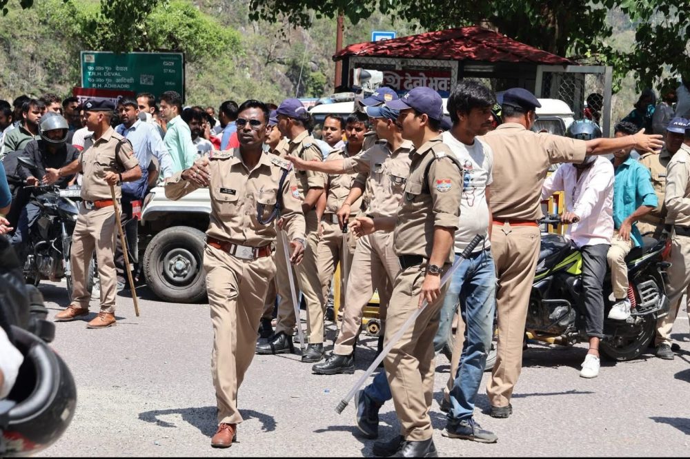 कर्णप्रयाग में सिख श्रद्धालुओं और स्थानीय लोगों में हिंसक झड़प