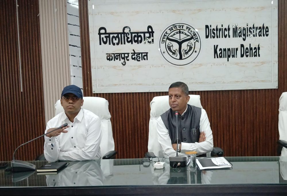 जिलाधिकारी ने की मुख्यमंत्री डैशबोर्ड व सी.एम.आई.एस. पोर्टल की समीक्षा, दिये कड़े निर्देश