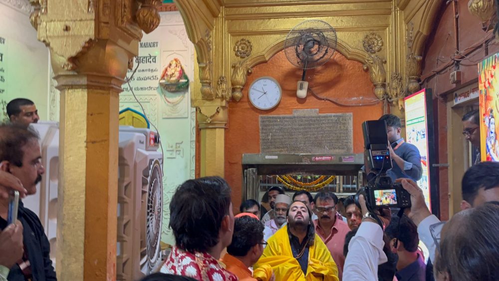काशी पहुंचे अनंत अंबानी, किया बाबा विश्वनाथ एवं माँ अन्नपूर्णा का किया कुमकुम पूजन