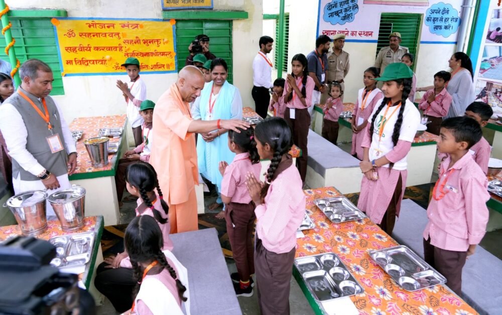 व्यक्ति, समाज व राष्ट्र की आधारशिला है शिक्षाः योगी