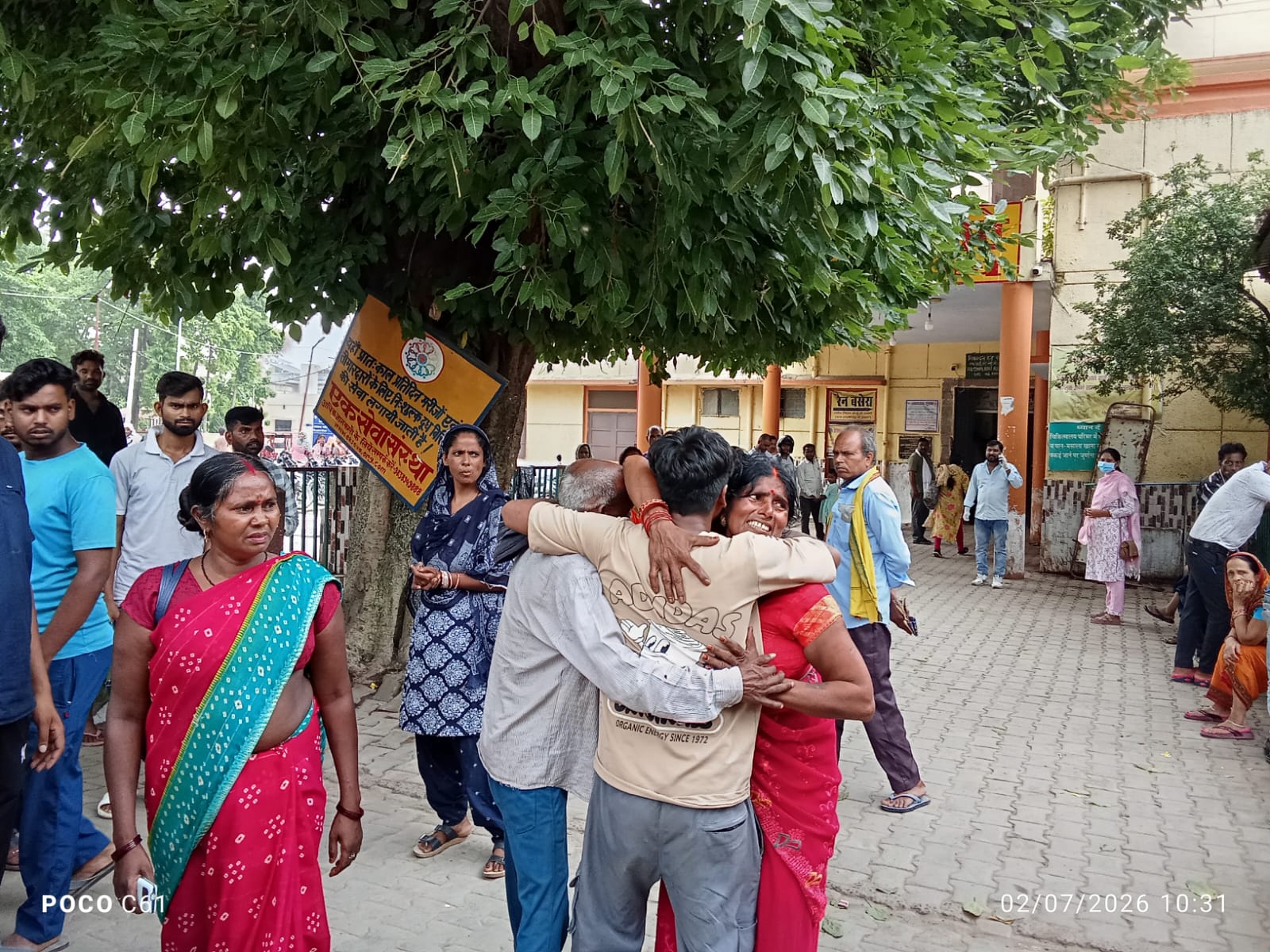 सरिया लदा ट्रक पलटा, तीन की मौत