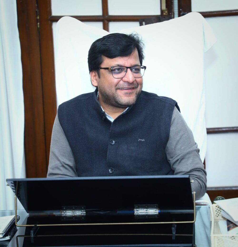 अवैध शराब कारोबारियों पर सख्त कार्रवाई, 1500 से अधिक लोग गिरफ्तार