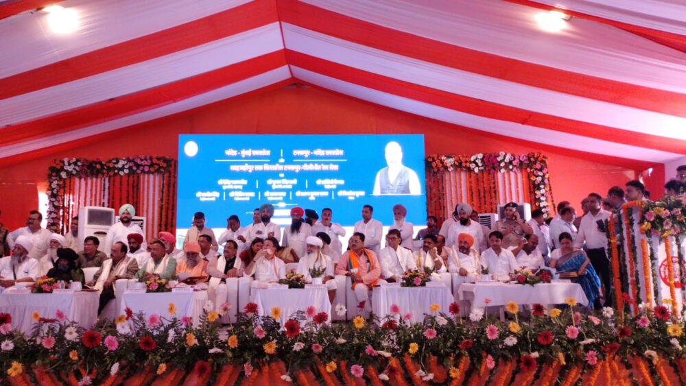 पीलीभीत को रेल विकास की बड़ी सौगात, टनकपुर-नांदेड़ एक्सप्रेस का शुभारंभ