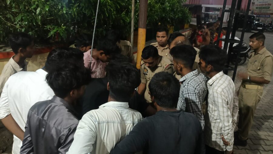 पीलीभीत-टनकपुर हाईवे पर भीषण हादसा: आमने-सामने की बाइक भिड़ंत में दो दोस्तों की मौत, दो घायल