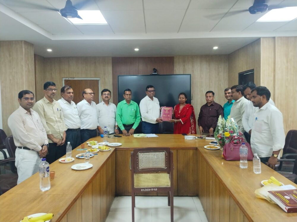 जवाहरलाल नेहरू डिग्री कॉलेज की एसोसिएट प्रोफेसर डॉ. सुनीता यादव को पीएचडी उपाधि