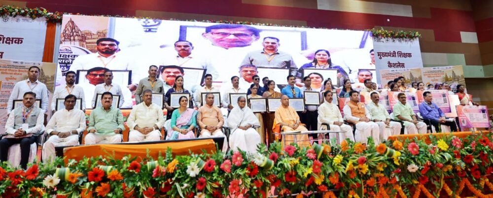 मुख्यमंत्री ने आषाढ़ में शिक्षा परिवार पर की ‘समृद्धि की बारिश’