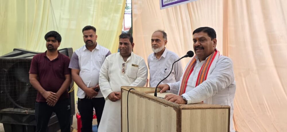 पूर्व मंत्री गोप ने निशुल्क चिकित्सा शिविर का किया अवलोकन, कहा वरदान से कम नही है चिकित्सा शिविर