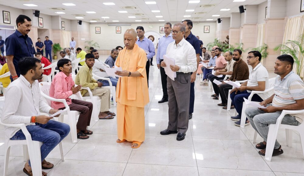 मेहनत से खेलिए, पदक जीतिए और सरकारी नौकरी में प्राथमिकता लीजिएः योगी