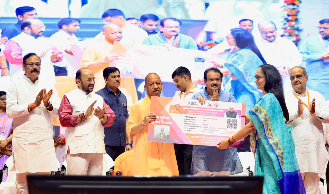 बदलते दौर में बढ़ी शिक्षकों की जिम्मेदारी, छात्रों को सोशल मीडिया के दुष्प्रचार से बचने का तरीका सिखाना होगा: सीएम योगी