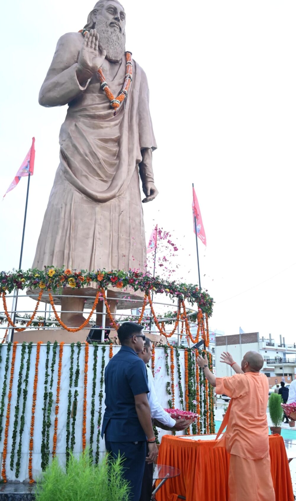 संत रविदास जी महाराज भेदभाव से रहित समतामूलक समाज के अग्रसर थे : योगी आदित्यनाथ
