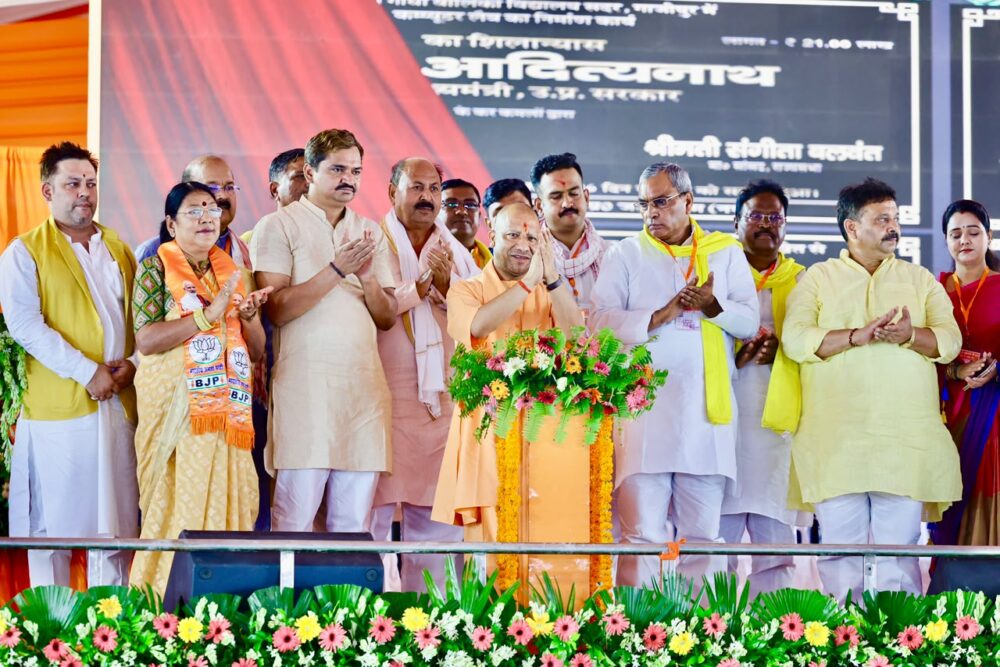 रामलीला में असलहा लहराकर दंगा करने वाले को मिट्टी में ही दफन होना पड़ेगा: योगी