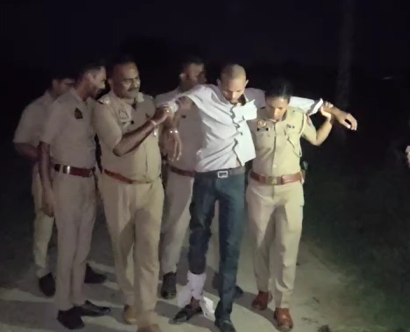 मूसानगर पुलिस द्वारा ऑटो लूट की घटना का खुलासा करते हुए मुठभेड़ के दौरान दो अभियुक्तों को किया गिरफ्तार
