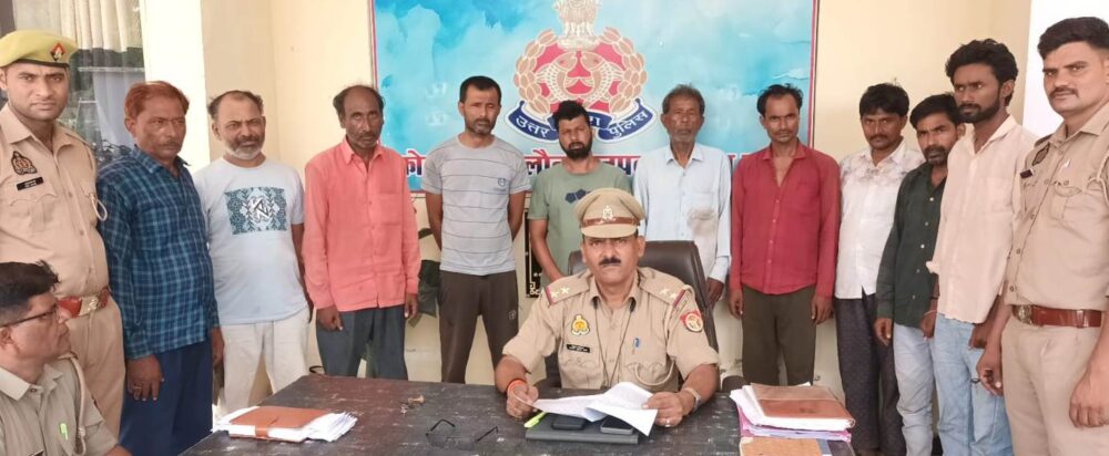 बुंदेलखंड एक्सप्रेसवे के नीचे सजती थी जुए की महफिल, पुलिस के छापे में 10 जुआरी गिरफ्तार