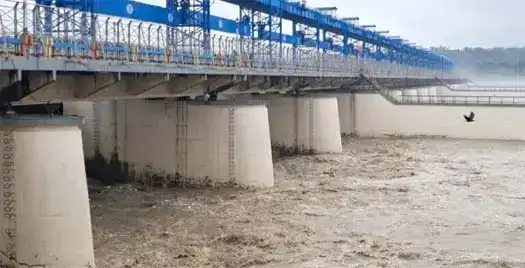 भारी बारिश से गंगा का जलस्तर बढ़ा