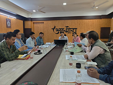 विशेष गहन पुनरीक्षण को लेकर जिलाधिकारी ने मान्यता प्राप्त राजनैतिक दलों के प्रतिनिधियों के साथ की बैठक