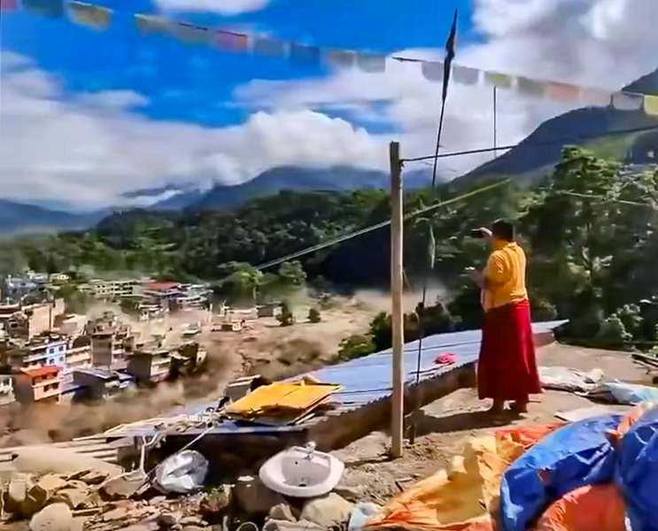 देखें नेपाल में आई भीषण बाढ़ से हुई तबाही की भयावह तस्वीरें