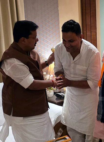 कैबिनेट मंत्री राम सिंह कैड़ा ने हल्द्वानी आगमन पर राष्ट्रीय अध्यक्ष नितिन नवीन का किया स्वागत
