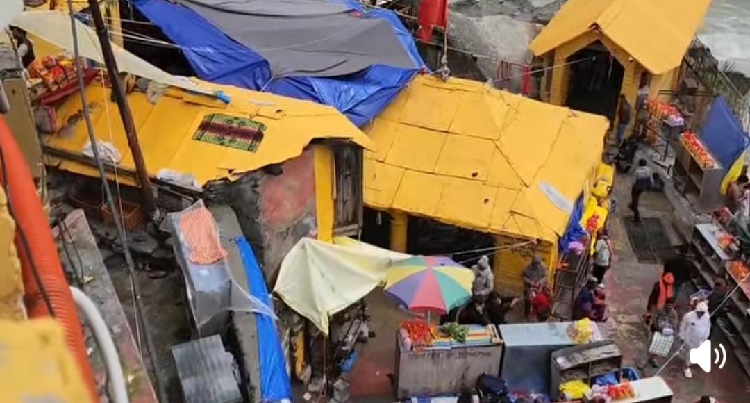 बद्रीनाथ धाम में तप्त कुंड में नहाते समय दो बुजुर्ग महिला यात्रियों की मौत