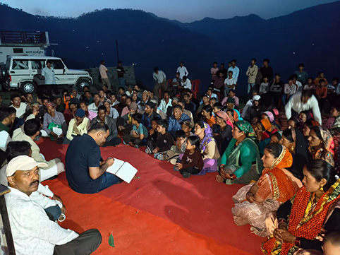 अपनी अलग कार्यशैली के कारण उत्तराखंड के अन्य अधिकारियों से अलग पहचान बना चुके हैं चंपावत के जिलाधिकारी मनीष कुमार