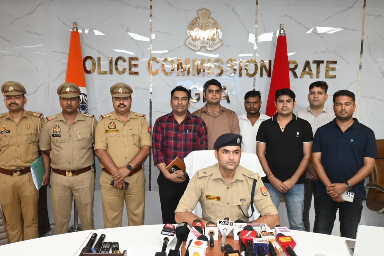 आगरा में अवैध शराब की बड़ी खेप का भंडाफोड़ 45 लाख की 310 पेटी बरामद