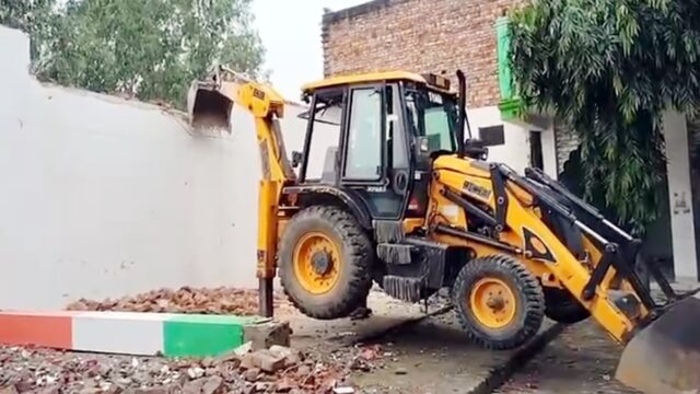 प्रशासन की कार्रवाई से पहले मदरसा प्रबंधन ने खुद हटाया सरकारी जमीन से कब्जा