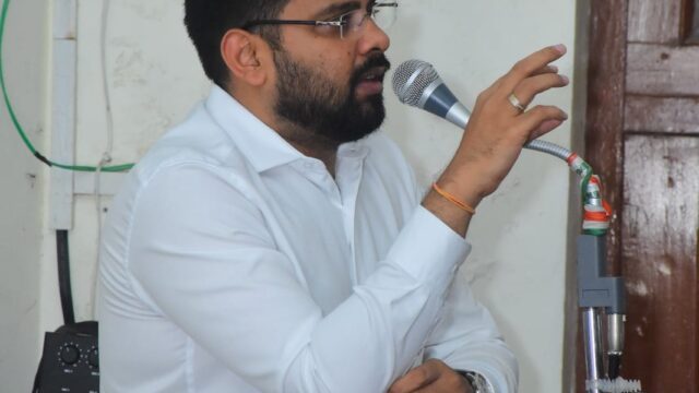 कड़ी मेहनत और लगन से पढ़ाई करें, सफलता जरूर मिलेगी : डीएम