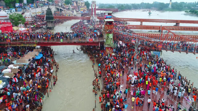 भगवा रंग में रंगा हरिद्वार, 3.20 करोड़ कांवड़िए गंगाजल लेकर रवाना
