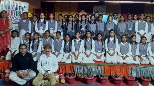 रस्वती बालिका विद्या मंदिर की छात्राओं की प्रतिभा प्रदर्शन